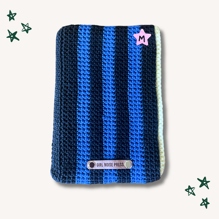 Striped Crochet Book Sleeve - M (Black & Blue)