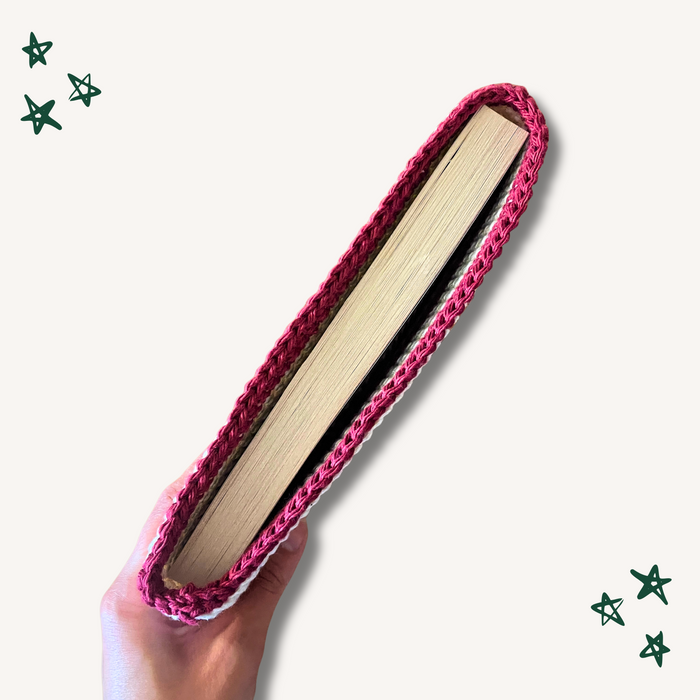 Striped Crochet Book Sleeve - M (Red & White)